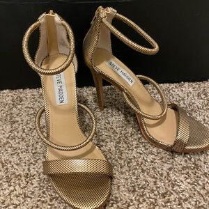 Steve Madden gold snakeskin pumps